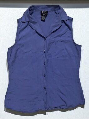 Vintage City Silk Women's Sleeveless Button-Down Shirt in Periwinkle